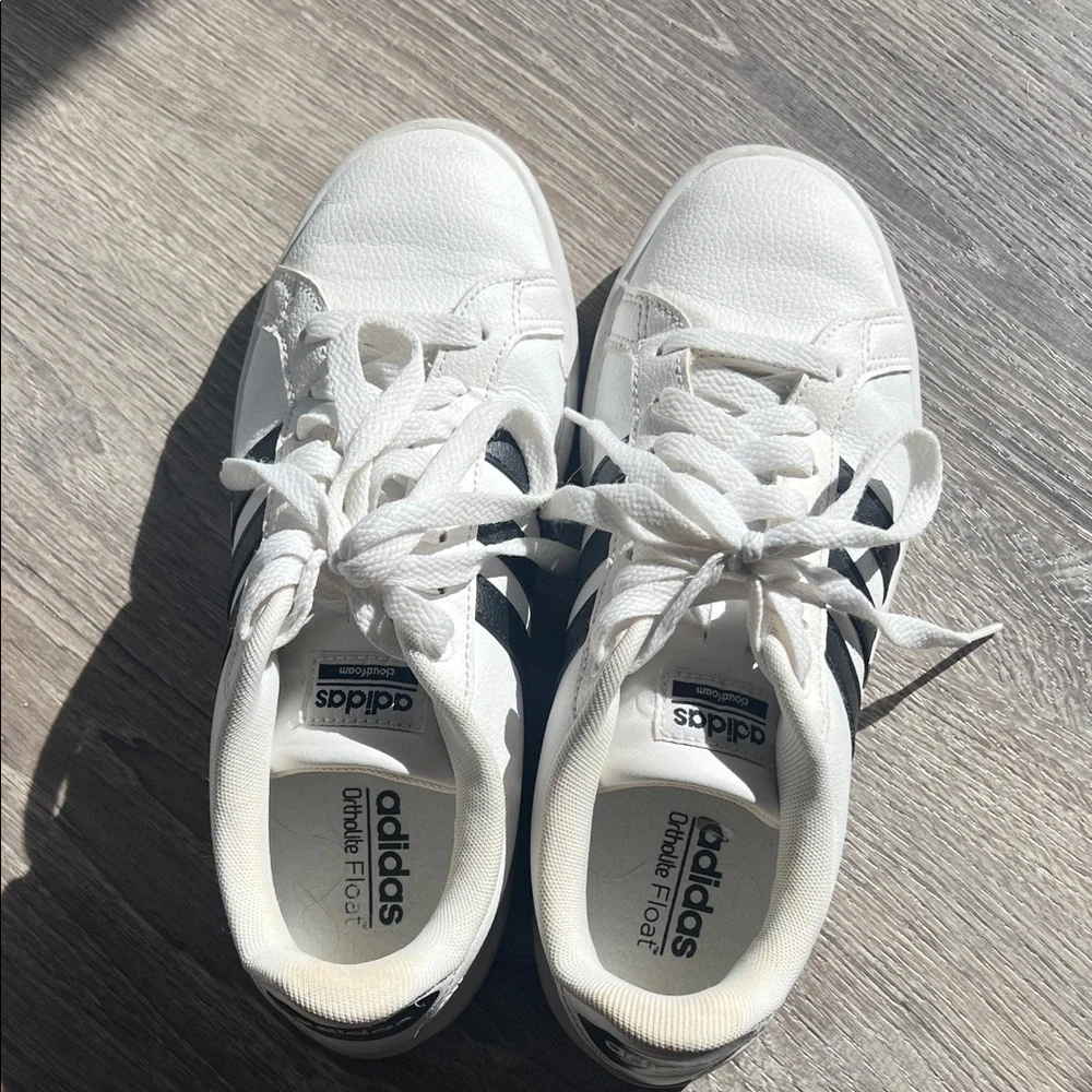 Adidas Classic White and Black Sneakers - Picture 1 of 6